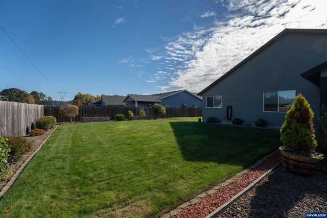 2667 NE Sonora Dr, Albany, OR 97321