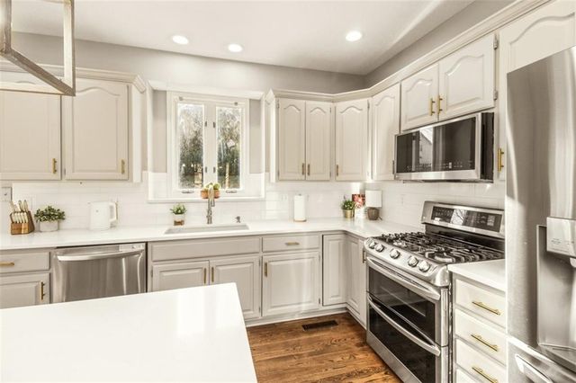 2035 NE Waterfield Place, Blue Springs, MO 64014