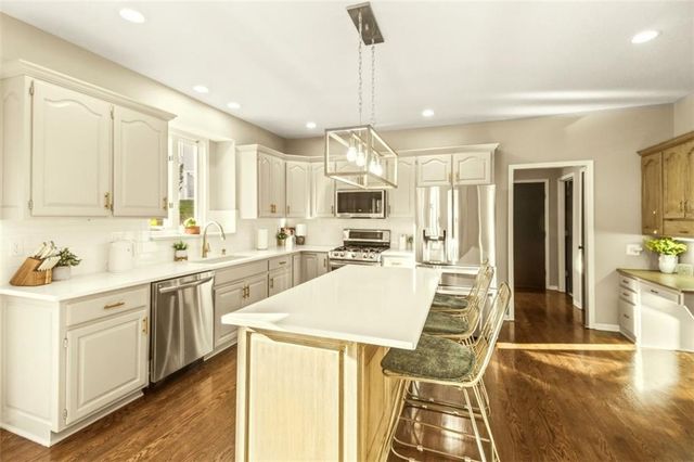 2035 NE Waterfield Place, Blue Springs, MO 64014