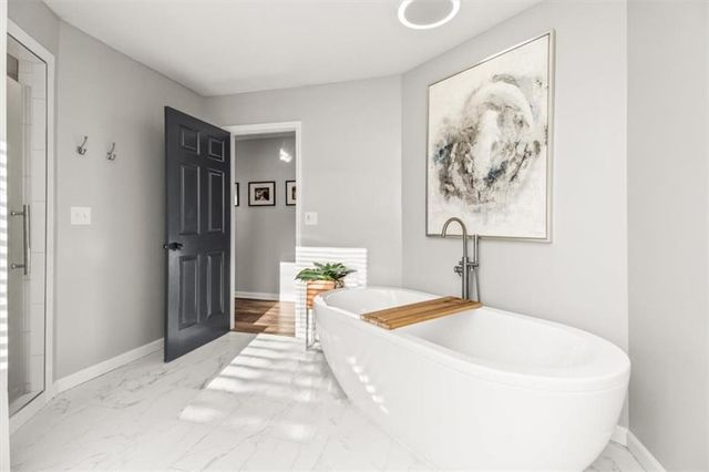 2035 NE Waterfield Place, Blue Springs, MO 64014