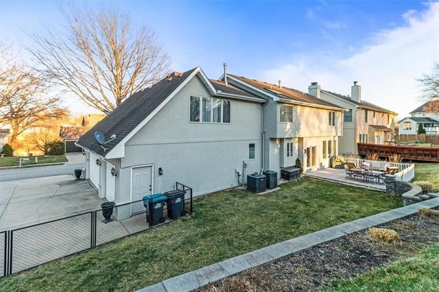 2035 NE Waterfield Place, Blue Springs, MO 64014