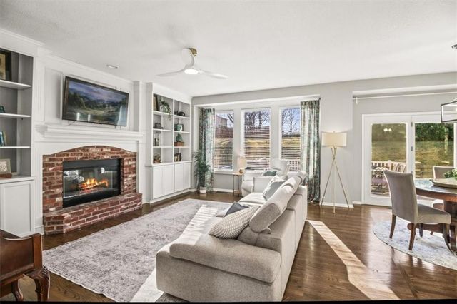 2035 NE Waterfield Place, Blue Springs, MO 64014