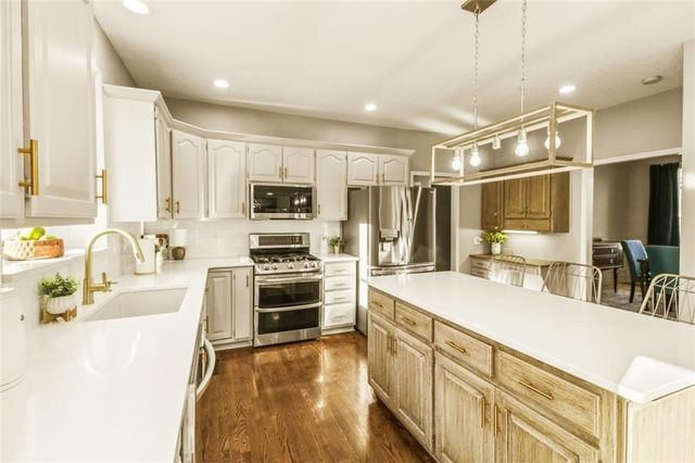 2035 NE Waterfield Place, Blue Springs, MO 64014