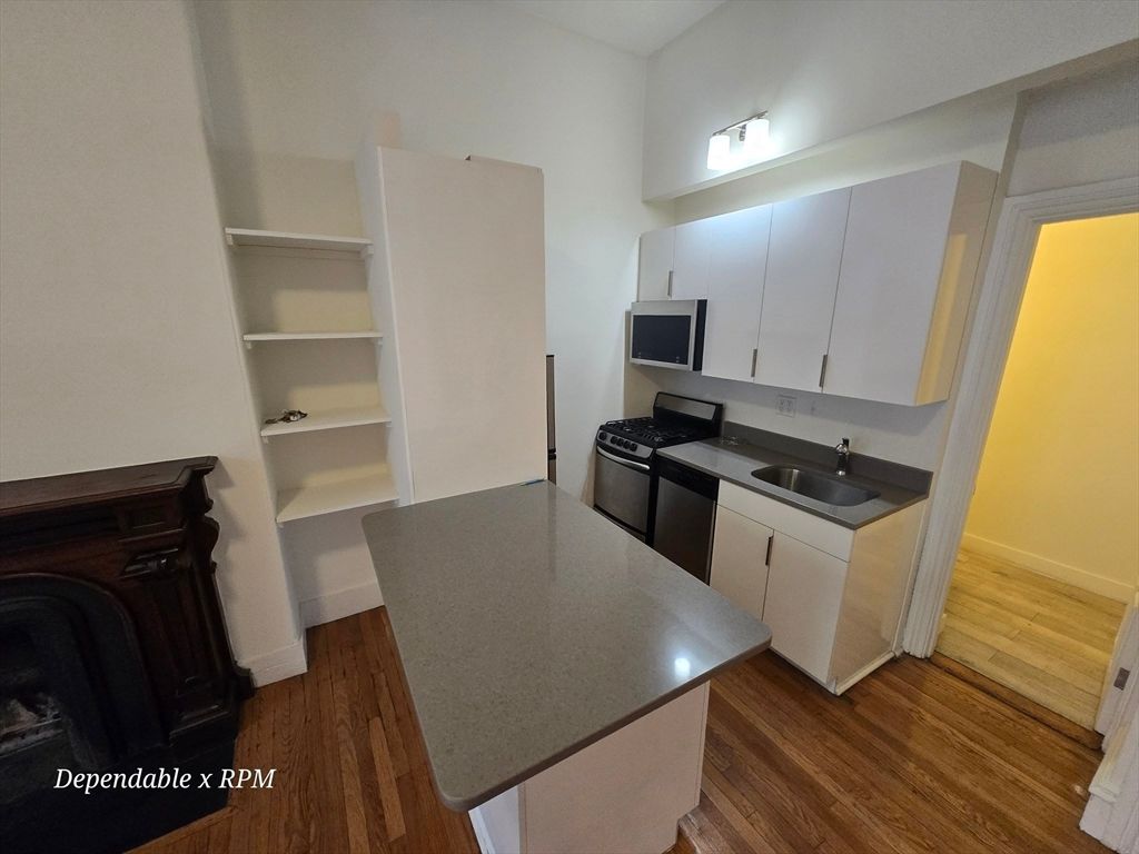 86 Charles St 5, Boston, MA 02114