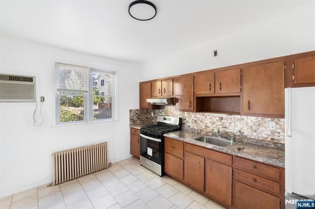 182 Avenue F, Bayonne, NJ 07002