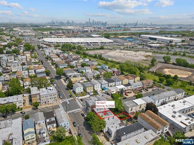 182 Avenue F, Bayonne, NJ 07002