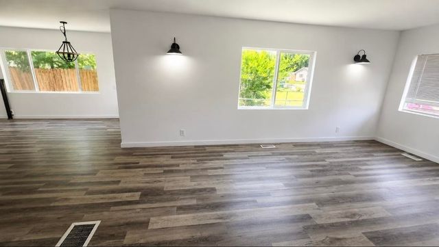 11822 E 6th Ave, Spokane Valley, WA 99206