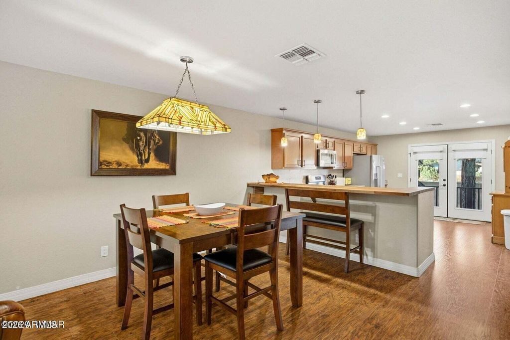 Image 11 of property listing at 80 N ASPEN Drive, Show Low, AZ 85901