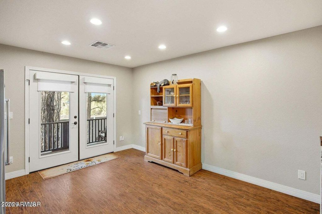 Image 14 of property listing at 80 N ASPEN Drive, Show Low, AZ 85901