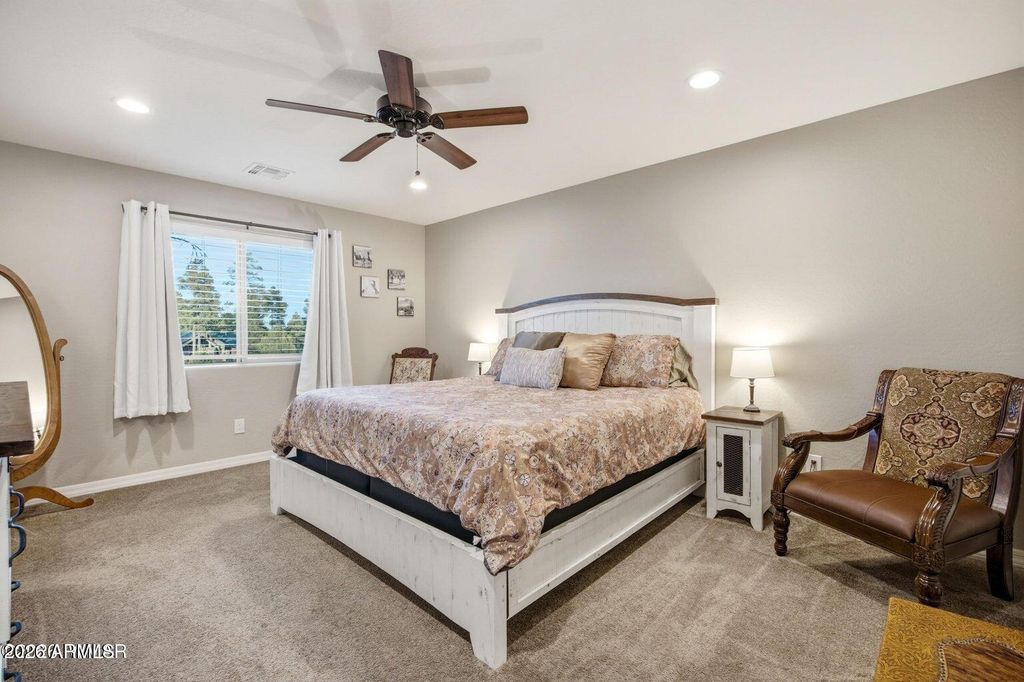 Image 15 of property listing at 80 N ASPEN Drive, Show Low, AZ 85901