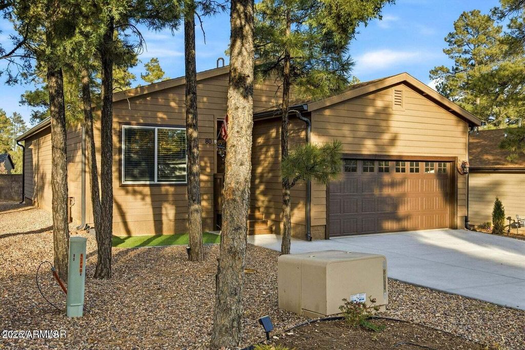Image 2 of property listing at 80 N ASPEN Drive, Show Low, AZ 85901