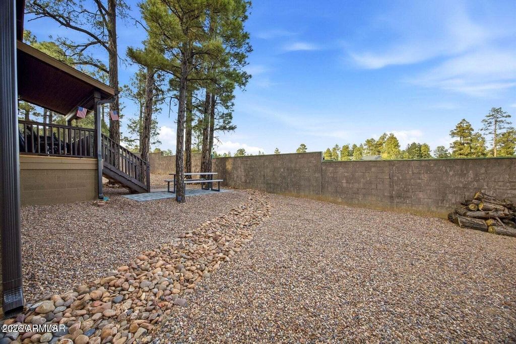 Image 24 of property listing at 80 N ASPEN Drive, Show Low, AZ 85901