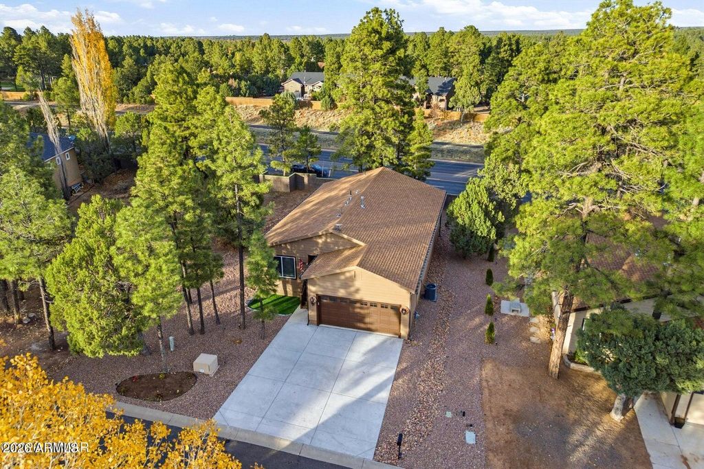 Image 3 of property listing at 80 N ASPEN Drive, Show Low, AZ 85901