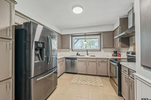 14553 Stone Creek Dr, Tyler, TX 75709