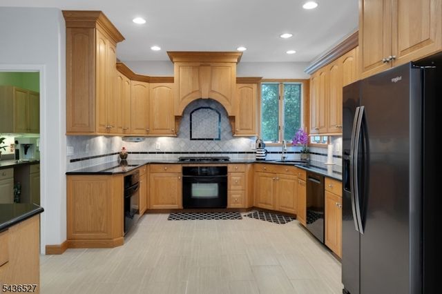 55 Delaware Ave, Long Hill Twp., NJ 07980
