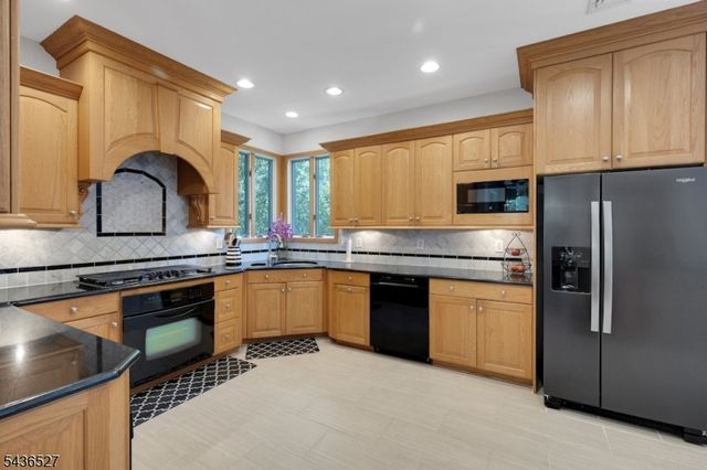 55 Delaware Ave, Long Hill Twp., NJ 07980