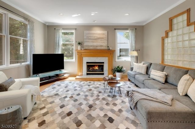 55 Delaware Ave, Long Hill Twp., NJ 07980