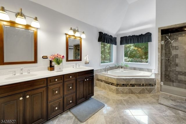 55 Delaware Ave, Long Hill Twp., NJ 07980