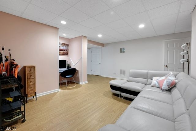 55 Delaware Ave, Long Hill Twp., NJ 07980