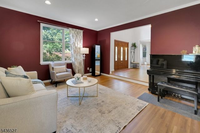55 Delaware Ave, Long Hill Twp., NJ 07980