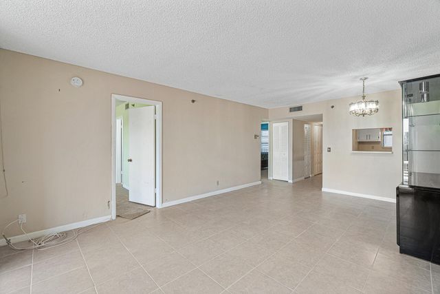 4640 LUCERNE LAKES Boulevard W 303, Lake Worth, FL 33467