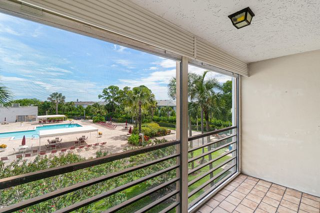 4640 LUCERNE LAKES Boulevard W 303, Lake Worth, FL 33467