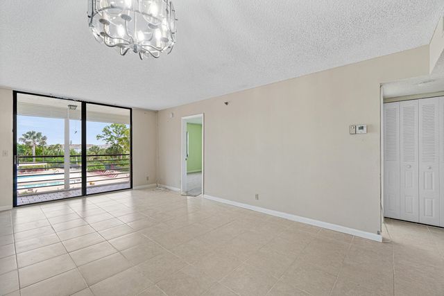 4640 LUCERNE LAKES Boulevard W 303, Lake Worth, FL 33467