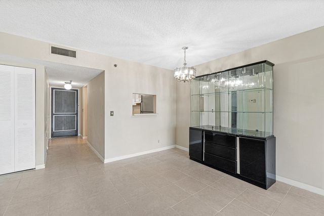 4640 LUCERNE LAKES Boulevard W 303, Lake Worth, FL 33467