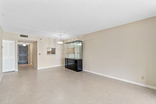 4640 LUCERNE LAKES Boulevard W 303, Lake Worth, FL 33467