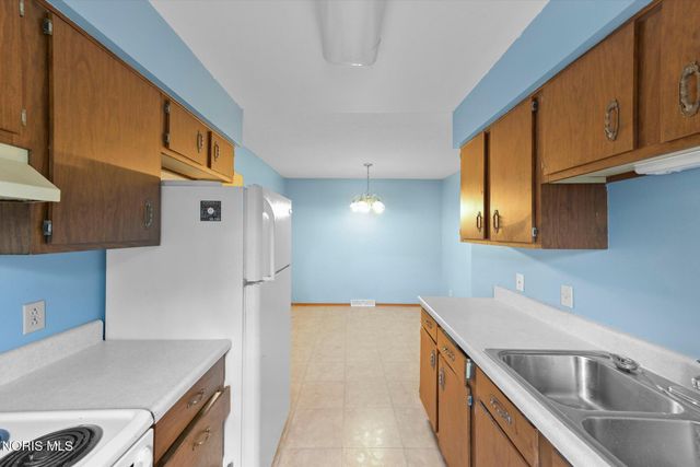 1227 Cypress Creek Lane, Toledo, OH 43615