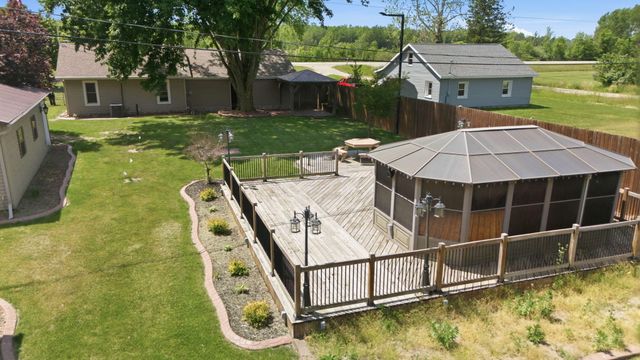 2743 N Michigan 140 Highway, Watervliet Twp, MI 49098