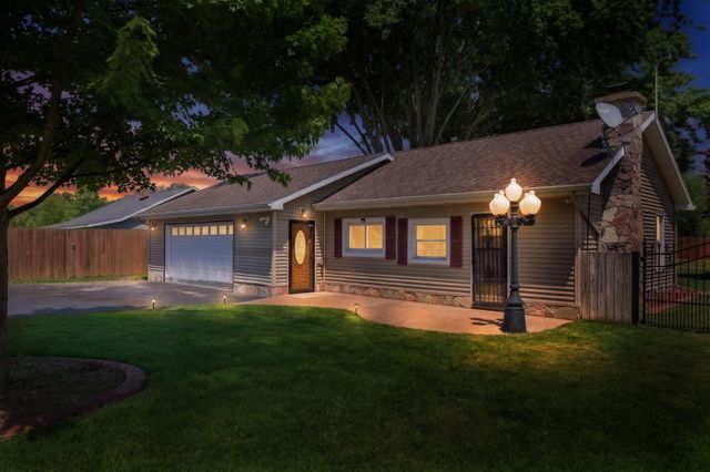 2743 N Michigan 140 Highway, Watervliet Twp, MI 49098