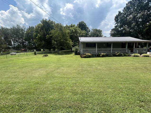 206 Beth Page Rd, Estill Springs, TN 37330