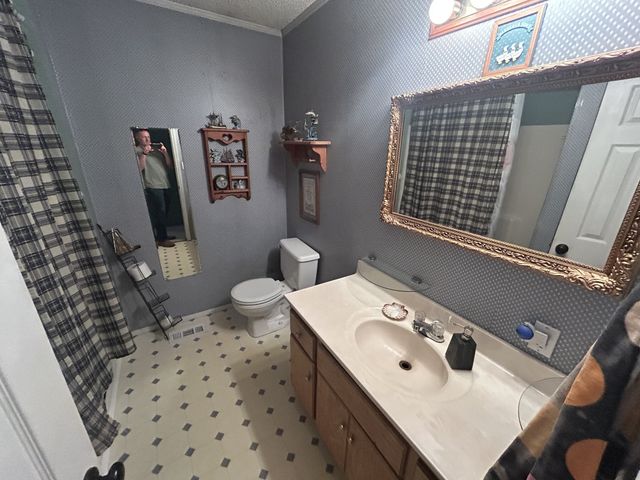 206 Beth Page Rd, Estill Springs, TN 37330