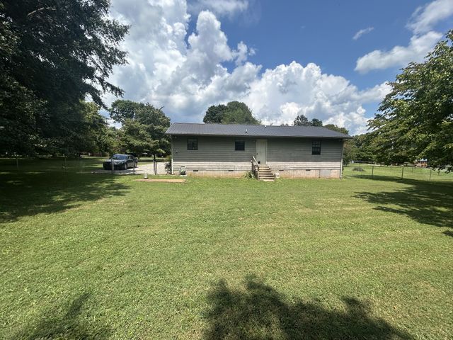 206 Beth Page Rd, Estill Springs, TN 37330