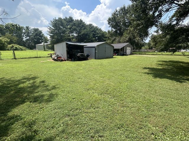 206 Beth Page Rd, Estill Springs, TN 37330