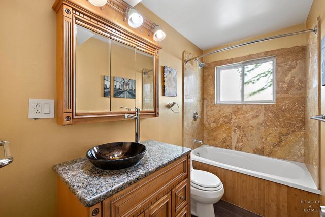 6051 N Marmora Avenue, Chicago, IL 60646
