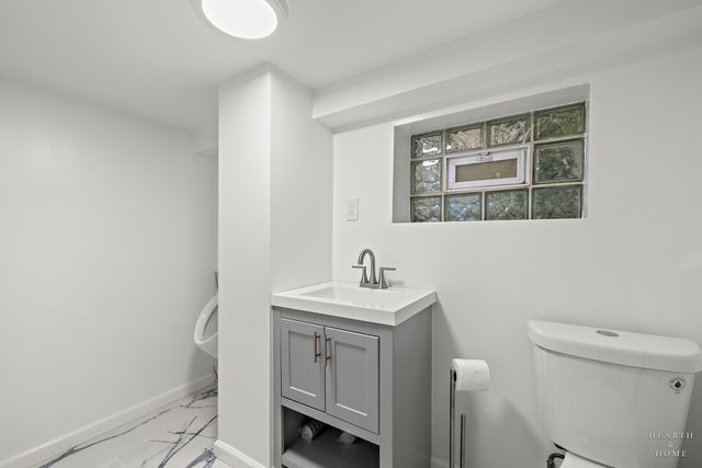 6051 N Marmora Avenue, Chicago, IL 60646