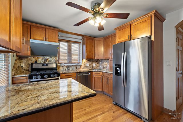 6051 N Marmora Avenue, Chicago, IL 60646
