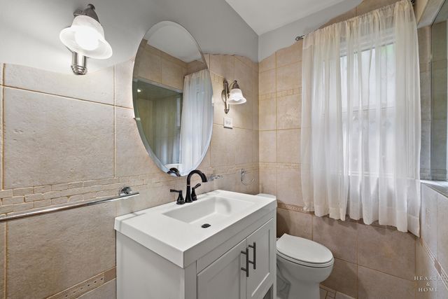 6051 N Marmora Avenue, Chicago, IL 60646