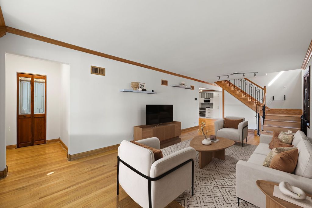 6051 N Marmora Avenue, Chicago, IL 60646 — photo 2