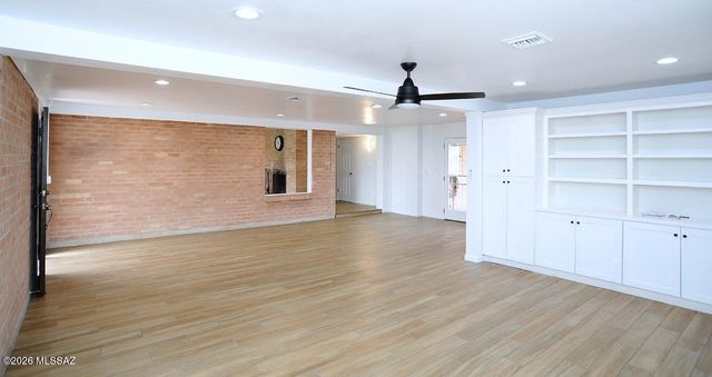 6120 N Pomona Road, Tucson, AZ 85704