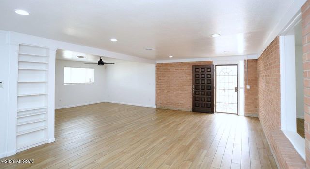 6120 N Pomona Road, Tucson, AZ 85704
