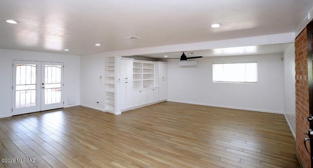 6120 N Pomona Road, Tucson, AZ 85704