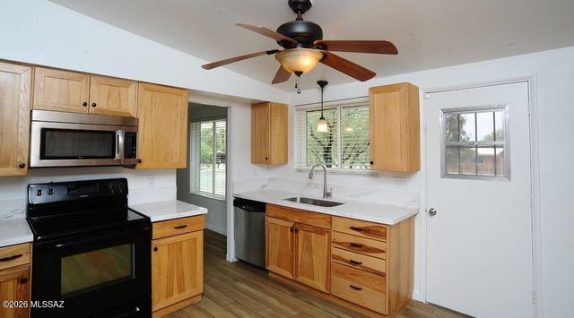 6120 N Pomona Road, Tucson, AZ 85704
