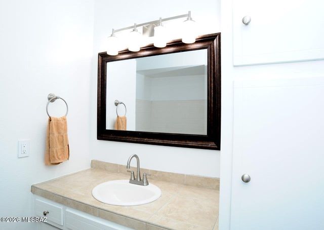 6120 N Pomona Road, Tucson, AZ 85704