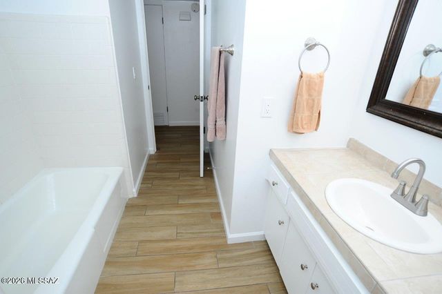 6120 N Pomona Road, Tucson, AZ 85704