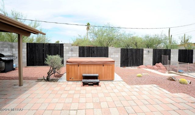 6120 N Pomona Road, Tucson, AZ 85704
