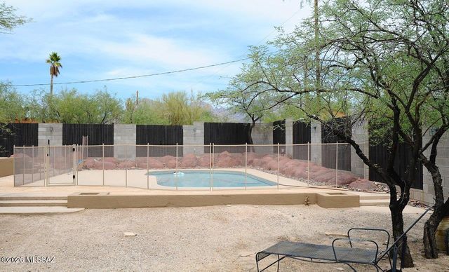 6120 N Pomona Road, Tucson, AZ 85704
