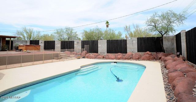 6120 N Pomona Road, Tucson, AZ 85704